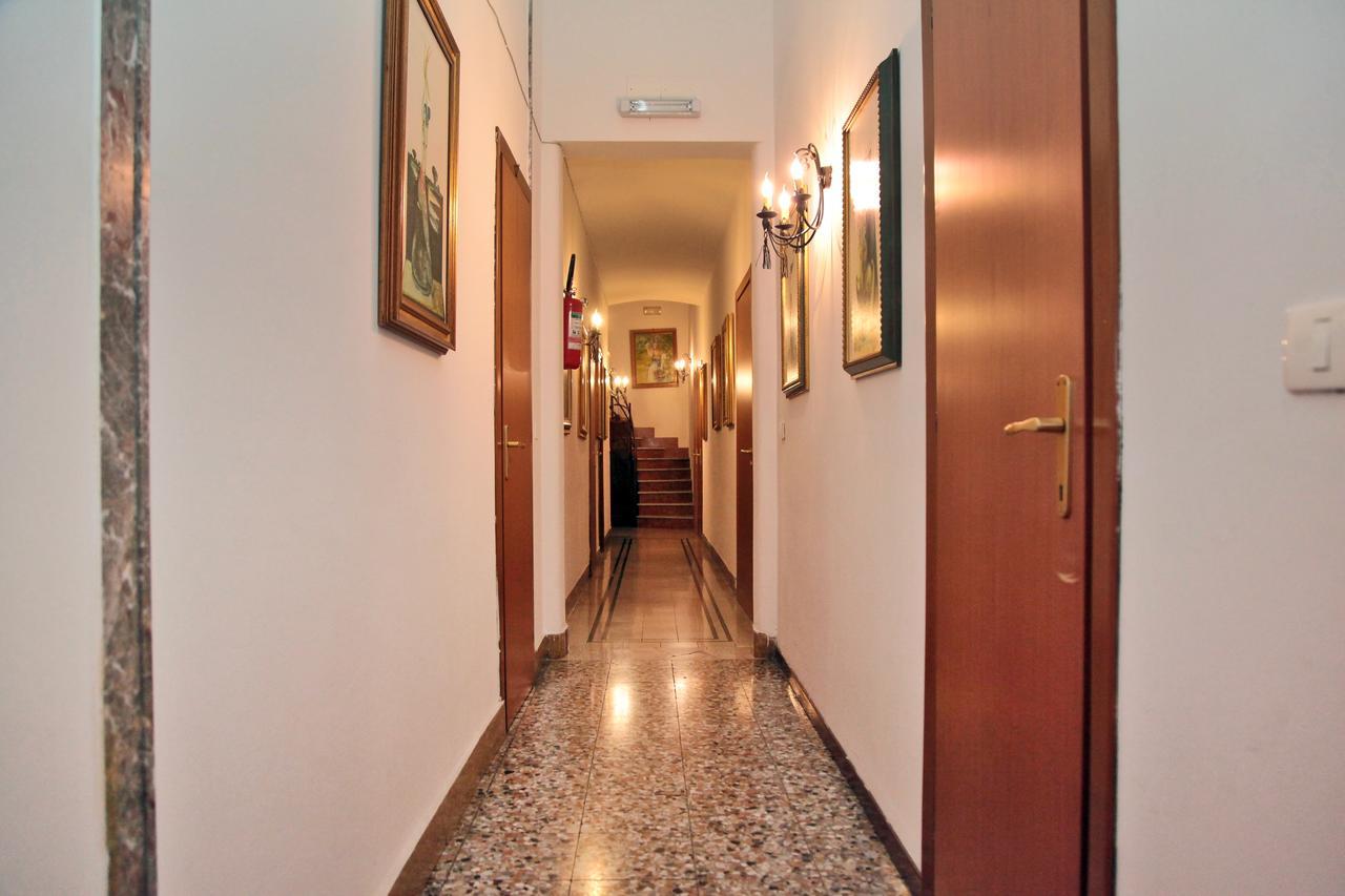 Crispi Rooms CTA Exterior foto